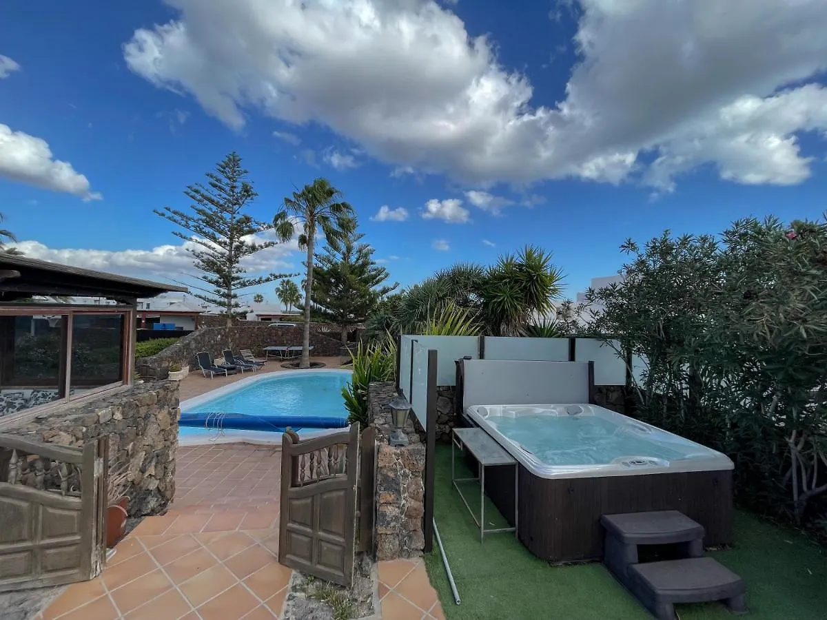 Villa Piscine Jacuzzi Puerto Del Carmen 0*, Puerto del Carmen (Lanzarote)